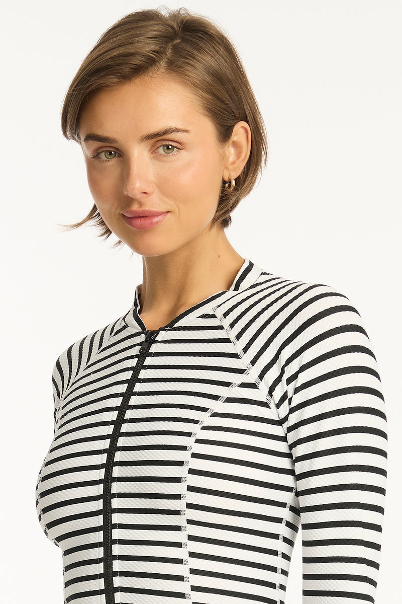 Amalfi_Black-White-Stripe_Long-Sleeve-Rash-Vest_Sea-Level-Swim-Australia_03_1f824094-fccb-4ae4-8ba2-1b89d1933590